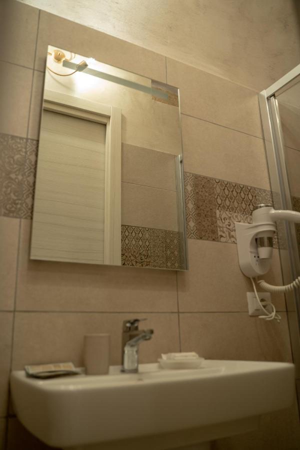 La Casa Della Felicita Apartment Бари Экстерьер фото